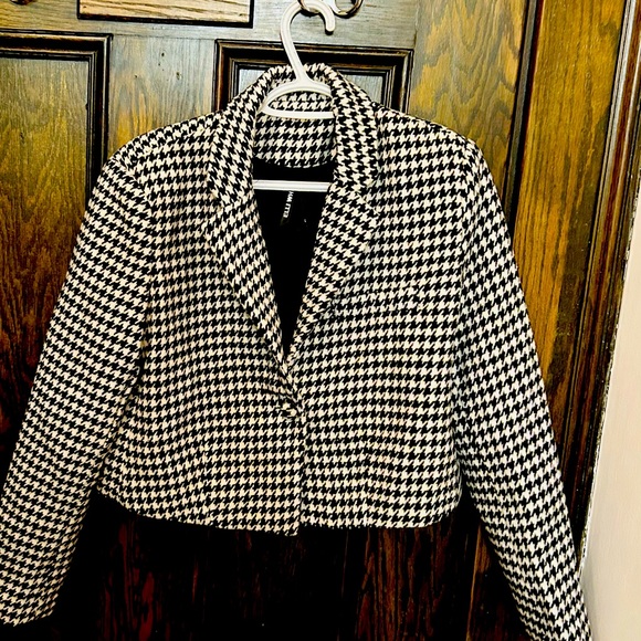 Chic wool cropped houndstooth blazer. Perfect condition. - Picture 1 of 5